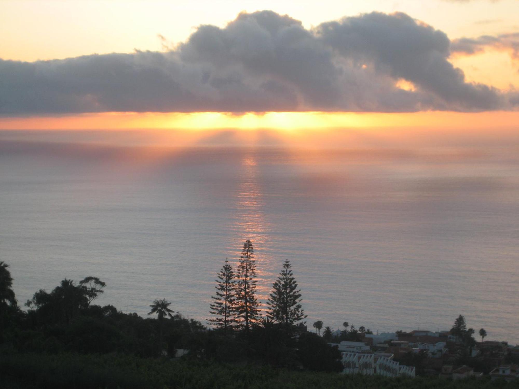 Los Atardeceres Mas Bellos Del Sauzal Exterior photo